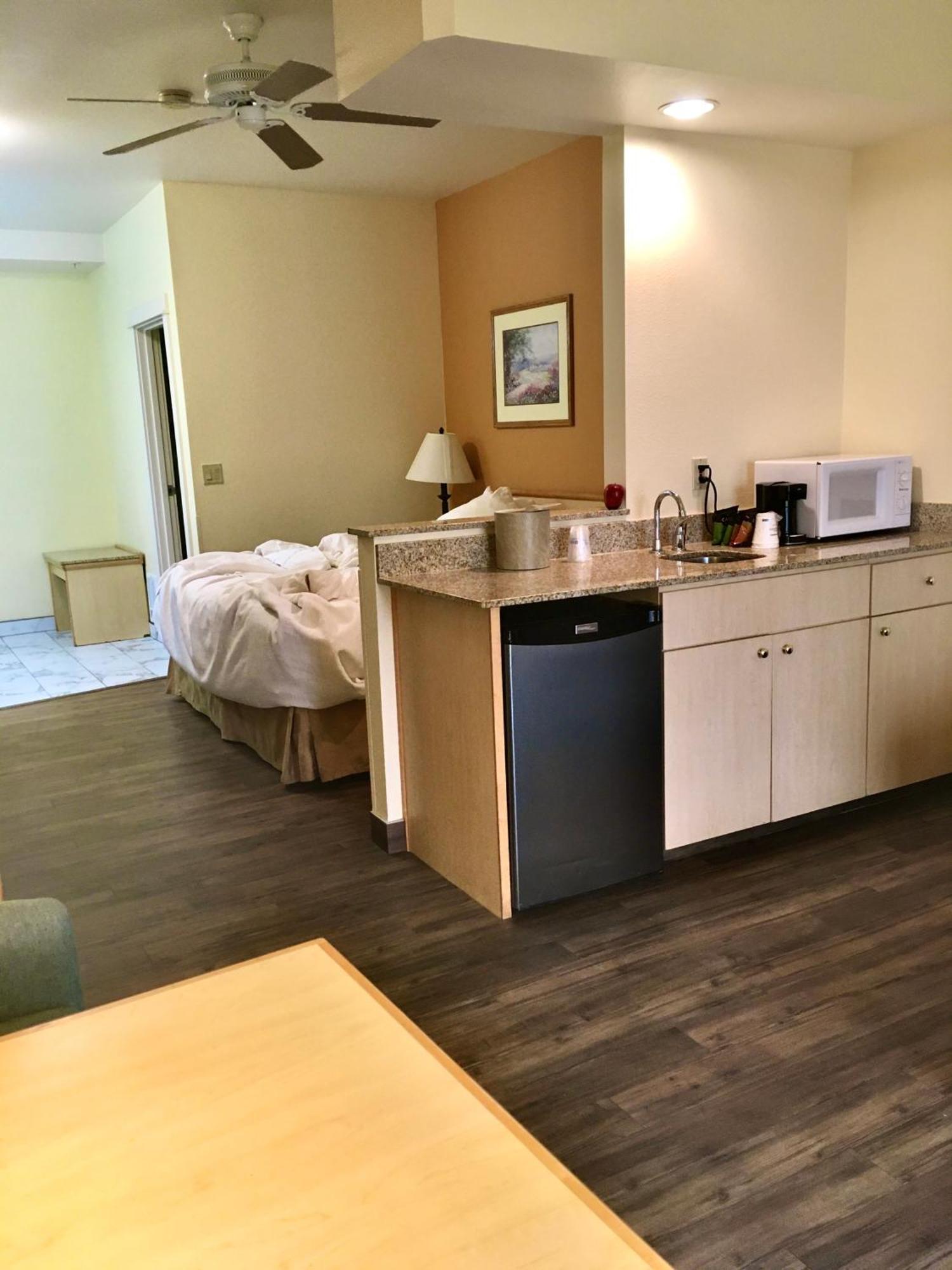 אושן שורס Lighthouse Suites Inn מראה חיצוני תמונה