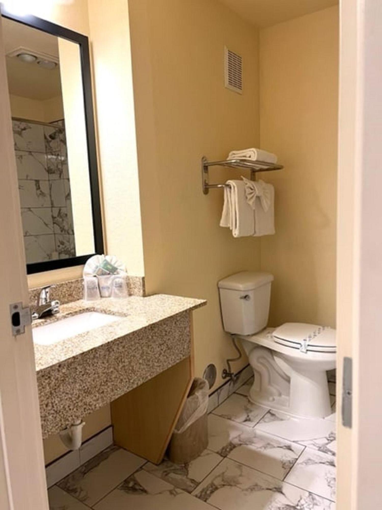 אושן שורס Lighthouse Suites Inn מראה חיצוני תמונה
